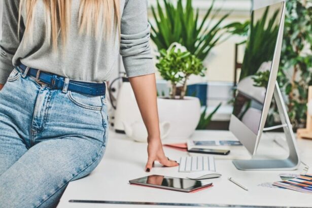 21 Best Side Hustles for College Students To Make $500+ a Month